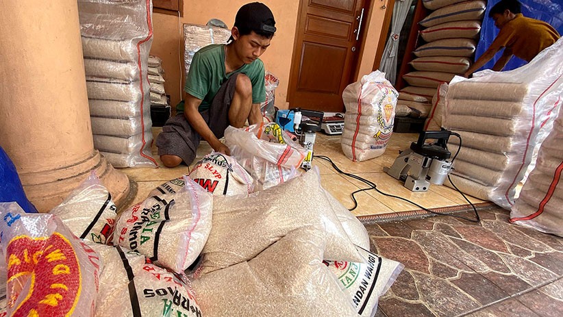 Bulog Pastikan Stok Beras Aman Selama Ramadan - Bagian 3