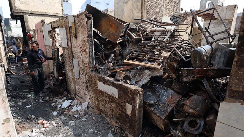 Sisa-Sisa Kebakaran Ratusan Rumah Warga Taman Sari - Bagian 3