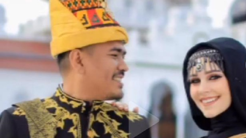 Model Cantik Prancis Nikahi Pria Aceh dan Putuskan Jadi Mualaf