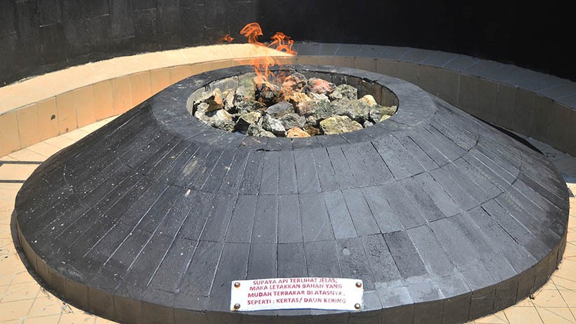 Momen Gubernur Ganjar Pranowo Menyalakan Kembali Api Abadi Mrapen - Bagian 3