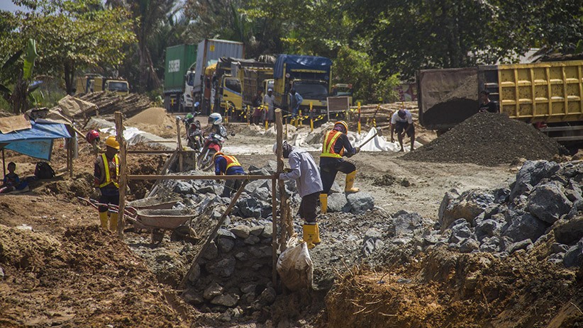 Jalan Nasional Penghubung 2 Provinsi Kalimantan Rusak Parah - Bagian 4