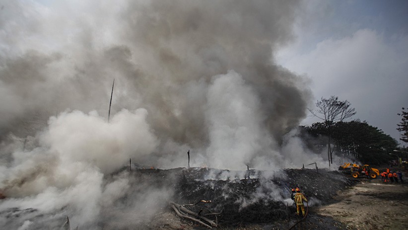Penampakan Lapak Ban Bekas di Bogor Ludes Terbakar akibat Tersambar Petir - Bagian 2