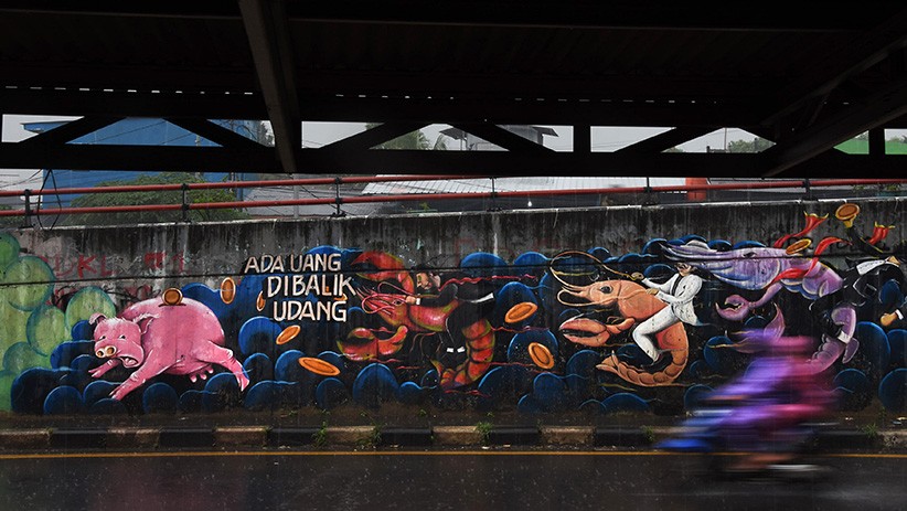 Mural Kritik Korupsi Bansos dan Benih Lobster Warnai Jalan Raya Transyogi - Bagian 2