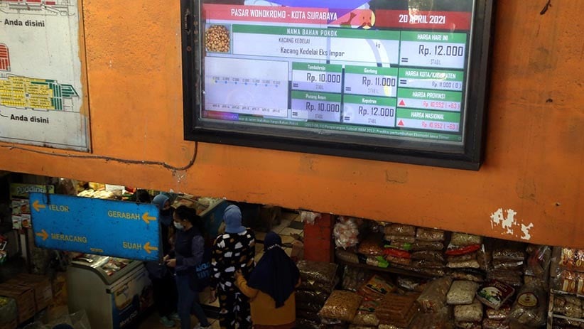 Mendag M Lutfi Cek Harga Bahan Pokok di Pasar Wonokromo Surabaya - Bagian 5