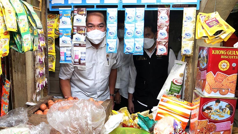 Mendag M Lutfi Cek Harga Bahan Pokok di Pasar Wonokromo Surabaya - Bagian 2