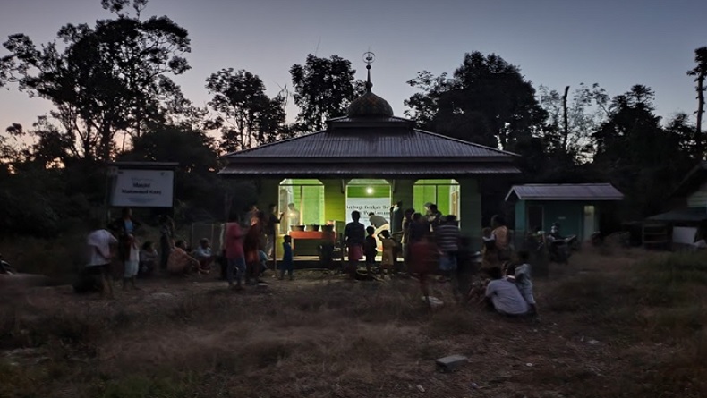 Dompet Dhuafa Bukber Masyarakat Suku Talang Mamak di Riau, Sajikan Menu Khas Tradisional