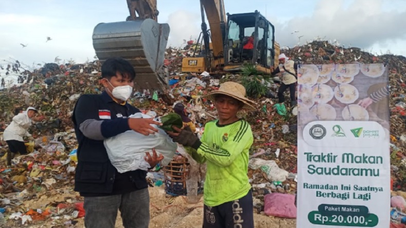 Gebyar Ramadan KolaborAKSI Bareng Komunitas se-Bali Bagikan Makanan di TPA Suwung