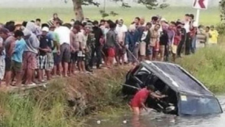 Pulang dari Berwisata, Minibus Tergelincir lalu Masuk Sungai, 13 Tewas