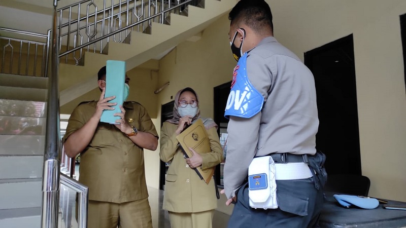 title KPK Periksa Pejabat Pemkab Mojokerto terkait TPPU Eks Bupati MKP KPK Periksa Pejabat Pemkab Mojokerto terkait TPPU Eks Bupati MKP