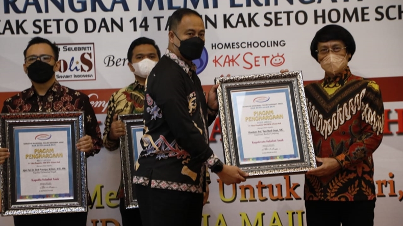 Kapolresta dan Kasatreskrim Bandarlampung Terima Penghargaan dari Kak Seto