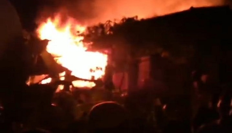 Kebakaran Terjang Permukiman di Sukabumi, Warga Histeris dan Takbir