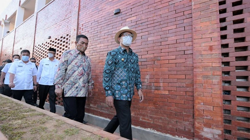 Melihat Alun-Alun Kejaksan dengan Konstruksi Khas Keraton Cirebon  - Bagian 4