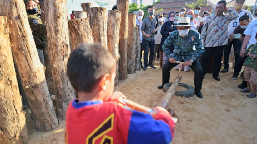 Melihat Alun-Alun Kejaksan dengan Konstruksi Khas Keraton Cirebon  - Bagian 3