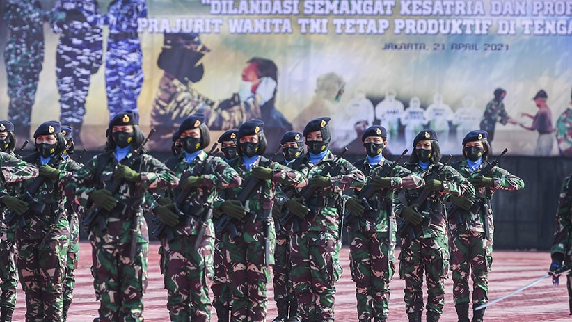 Hari Kartini, 240 Prajurit Korps Wanita TNI Unjuk Kekuatan - Bagian 4