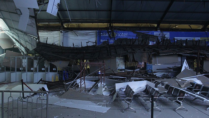 Tim Inafis Polrestabes Surabaya Olah TKP Ambruknya Atap Stasiun Pasar Turi - Bagian 2