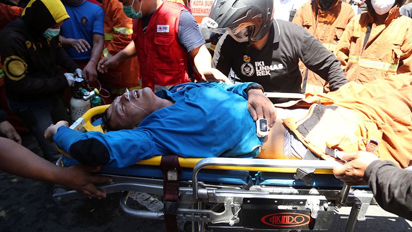 Pahlawan Surabaya, Petugas Pemadam Kebakaran Terkapar usai Selamatkan 3 Nyawa - Bagian 2