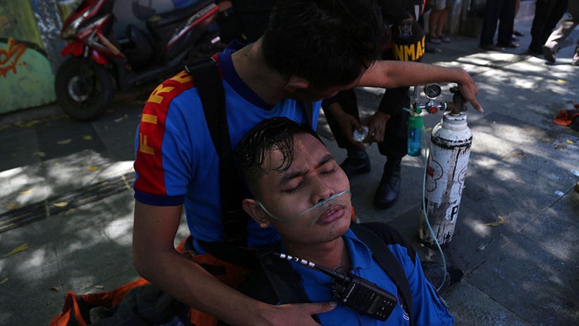 Pahlawan Surabaya, Petugas Pemadam Kebakaran Terkapar usai Selamatkan 3 Nyawa - Bagian 3