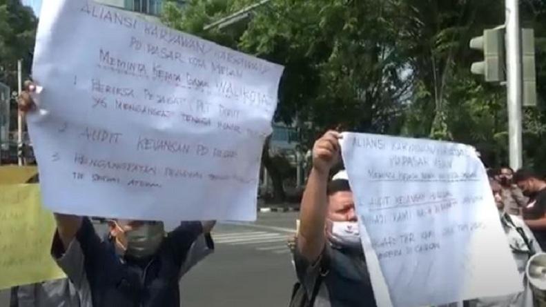 THR Natal Belum Cair, Puluhan Karyawan PD Pasar Medan Demo