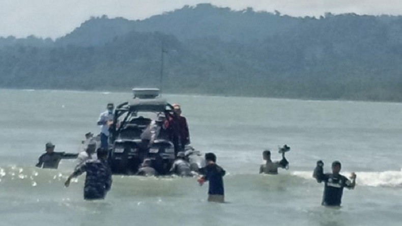 Badai Siklon Tropis Surigae, TNI AL Evakuasi Nelayan Terombang-ambing di Perairan Sangihe 