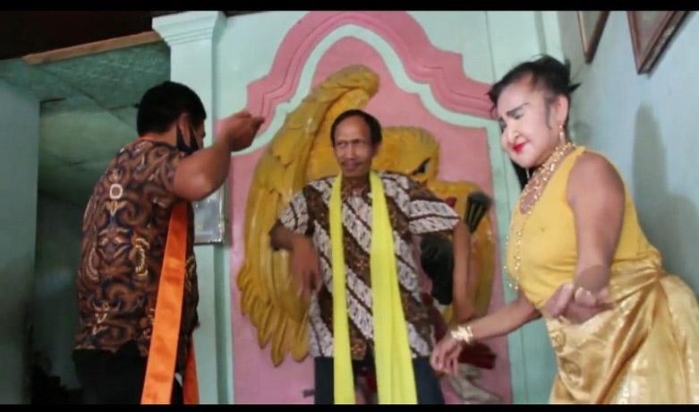 title Wajah Rusak usai Disuntik Silikon, Karier Penari Ini Redup Wajah Rusak usai Disuntik Silikon, Karier Penari Ini Redup