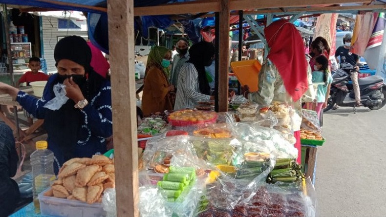 Jelang Buka Puasa, Kawasan Kuliner di Ambon Dibanjiri Pembeli 