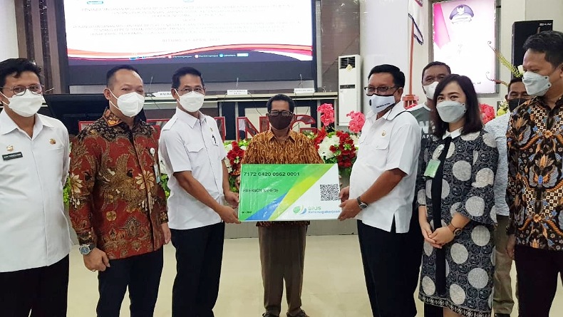 Pemkot Bitung Berikan Berkat kepada 25.000 Tenaga Kerja Informal