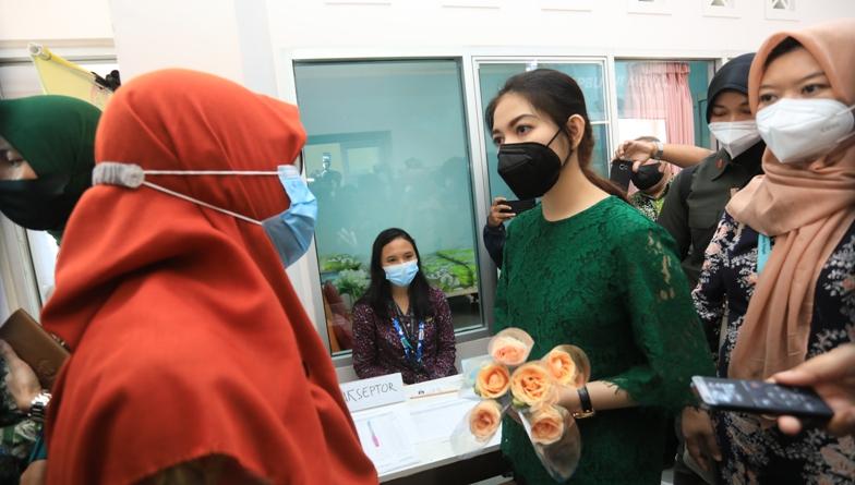 Selvi Ananda Blusukan Sosialisasi KB saat Momen Hari Kartini 