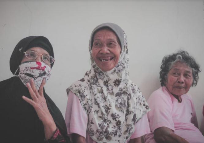 Dompet Dhuafa Tebar Berkah Bersama Para Lansia Telantar