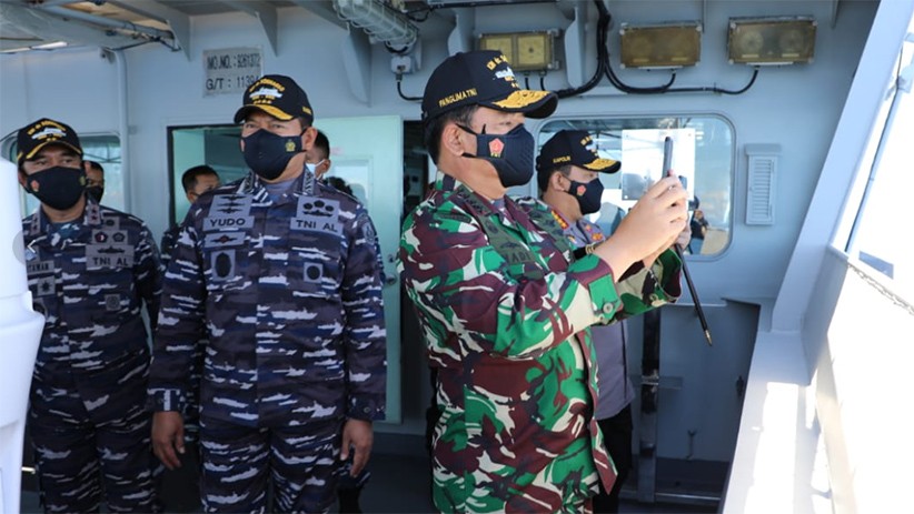 Naik KRI dr Soeharso, Panglima TNI Pantau Pencarian Kapal Selam KRI Nanggala - Bagian 4