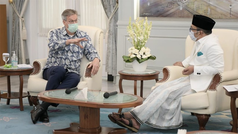 Pakai Sarung dan Peci, Gubernur Ridwan Kamil Bertemu Dubes Uni Eropa - Bagian 3
