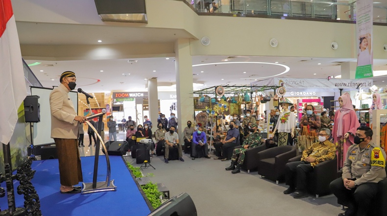 title Kasus Covid-19 Melandai, Teguh Ingatkan Warga Solo Tetap Patuhi Prokes Kasus Covid-19 Melandai, Teguh Ingatkan Warga Solo Tetap Patuhi Prokes