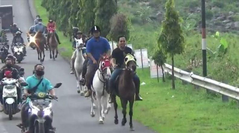 Begini Cara Ngabuburit Kelompok Pencinta Olahraga Berkuda di Banjarnegara