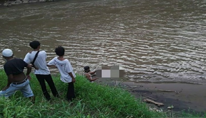 Jasad Pria Ditemukan di Sungai Cibuni Cianjur Sedang Dimakan Biawak