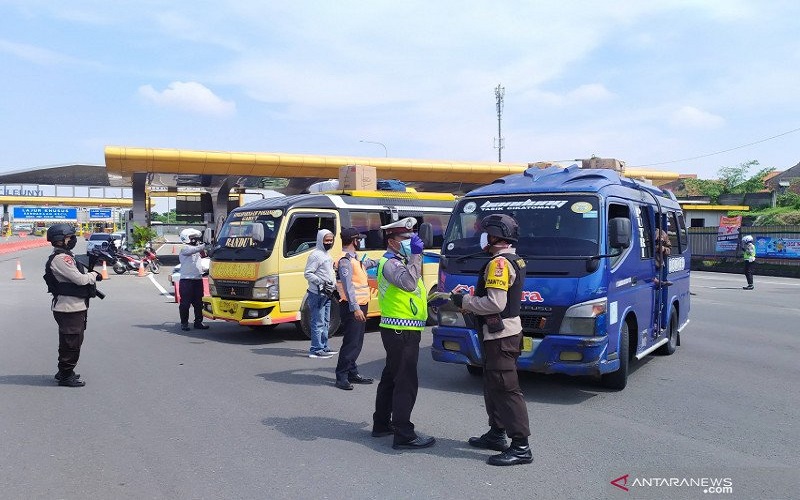 Polresta Bandung Mulai Lakukan Penyekatan di Gerbang Tol dan Jalur Arteri