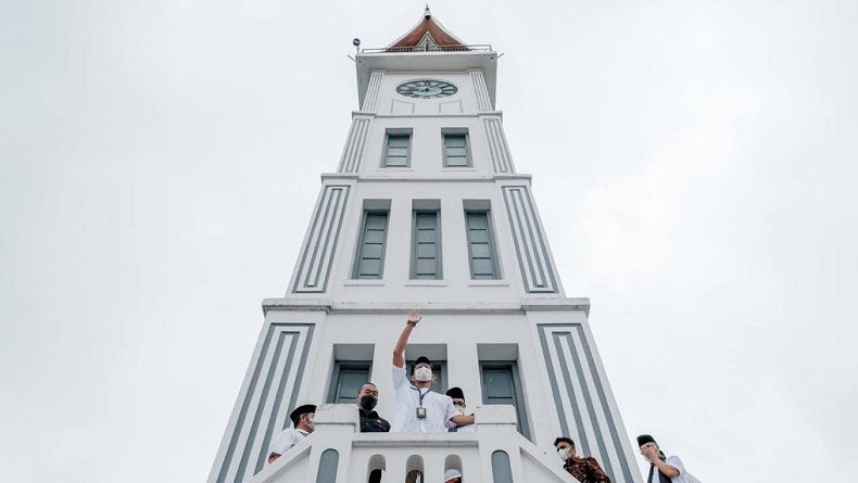 Bertemu Penjaga Menara Jam Gadang, Menparekraf: Dia Jadi Duta Pariwisata Tanpa Kita Sadari