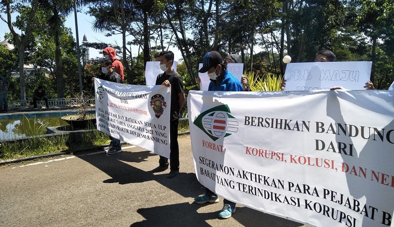 title Hengki Kurniawan Dituntut Bersihkan Pejabat Bermasalah di Bandung Barat Hengki Kurniawan Dituntut Bersihkan Pejabat Bermasalah di Bandung Barat