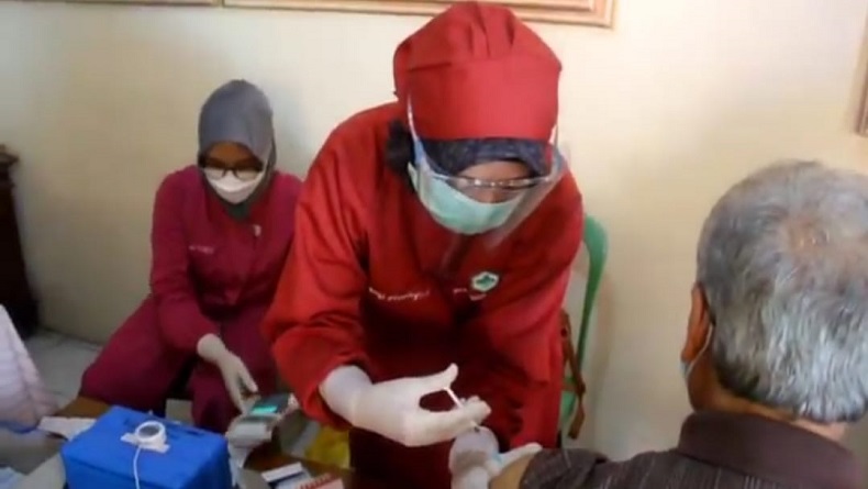 Lansia di Kota Cirebon Mulai Disuntik Vaksin Covid-19, Mereka Harus Lolos Skrining Rapuh