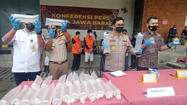 Polda Jabar Gagalkan Upaya Penyelundupan 70.000 Benih Lobster ke Vietnam