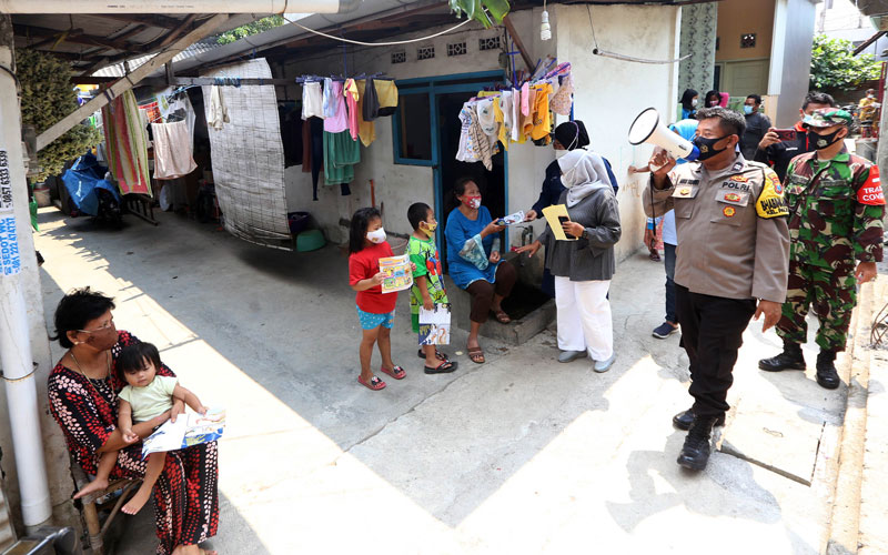 Lurah Pacar Keling Surabaya Keliling Kampung Sosialisasikan Larangan Mudik - Bagian 4