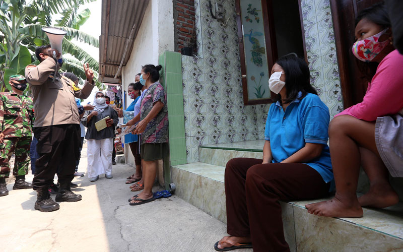 Lurah Pacar Keling Surabaya Keliling Kampung Sosialisasikan Larangan Mudik - Bagian 3