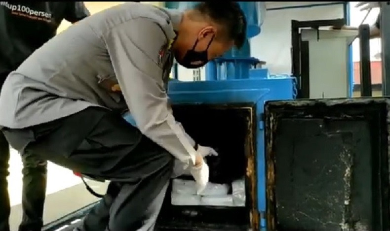 title Polda Kalbar Musnahkan 53,6 Kilogram Sabu Tak Bertuan dari Perbatasan Negara Polda Kalbar Musnahkan 53,6 Kilogram Sabu Tak Bertuan dari Perbatasan Negara