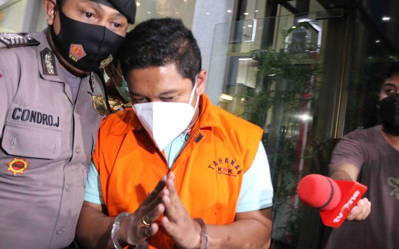  KPK Tahan Dua Tersangka Suap Penanganan Kasus Wali Kota Tanjung Balai - Bagian 4