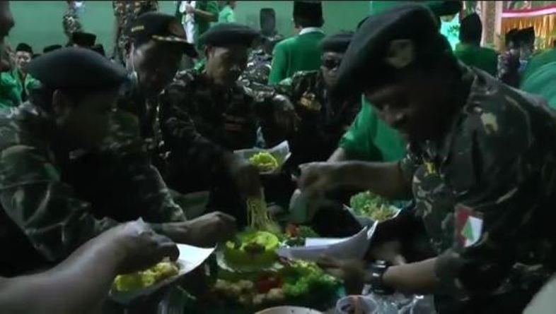 Harlah GP Ansor di Kaliwungu Kendal, Buka Bersama dengan Hidangan 87 Tumpeng