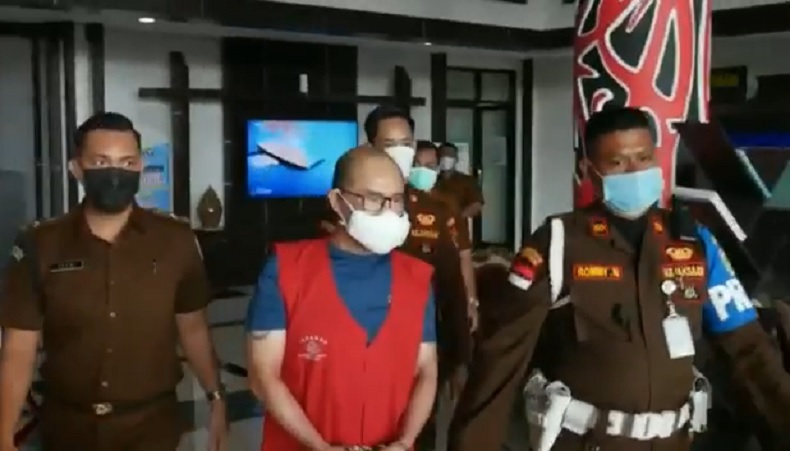 Kejati Kalbar Eksekusi Cukong Illegal Logging yang Buron 15 Tahun ke Penjara