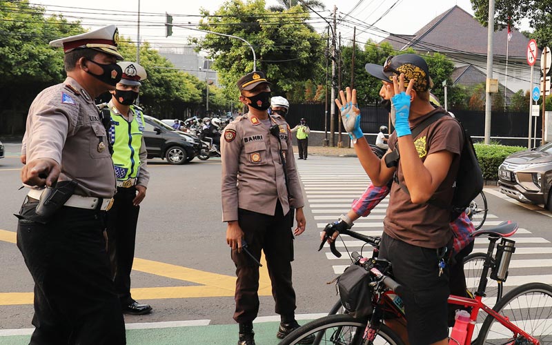 Puluhan Pesepeda Ikuti Aksi Gowes for Democracy #SaveMyanmar  - Bagian 3