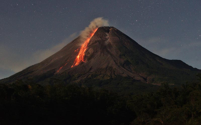 Gunung Merapi Kembali Semburkan Awan Panas dan Lava Pijar - Bagian 2