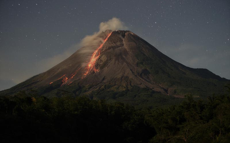 Merapi Keluarkan Guguran Lava Pijar, Jarak Luncur Capai 600 Meter