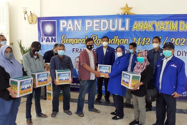 Bagikan Sembako ke Masyarakat, PAN Tanamkan Kepedulian kepada Kader