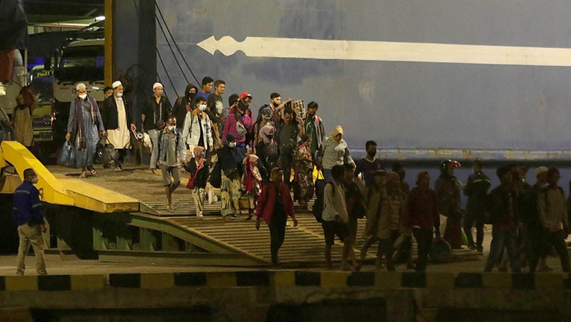 Ratusan Pemudik Asal NTB Tiba di Banyuwangi Melalui Pelabuhan Tanjung Wangi - Bagian 1