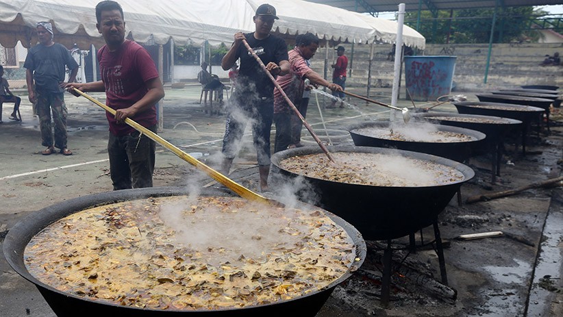 Gotong Royong Memasak Kuah Beulangong saat Tradisi Kenduri Nuzulul Quran di Aceh - Bagian 2
